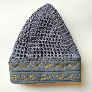 Gorro de Oración Musulmán Tejido a Mano, Kufi Kopiah, 100% Algodón Premium, Ecológico, Ajustable, Gorra Islámica - Product Image 1