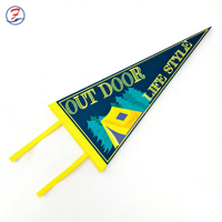 Drapeaux triangulaires en polyester personnalisés en gros avec impression numérique pour les fêtes, les devantures de magasins, les événements sportifs et les promotions