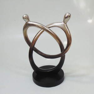 Sculpture abstraite moderne en aluminium coulé, artisanale et luxueuse, figurine de table artistique pour salon, artisanat métallique - Product Image 2