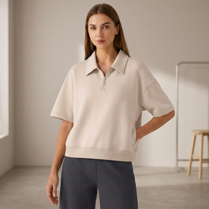เสื้อโปโลถักสีพื้นสำหรับผู้หญิง แขนสั้น ลำลอง สีเบจ ครอปท็อป - Product Image 6