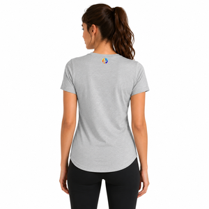 El estilo clásico le da a la camiseta de mujer un aspecto pulido con tela suave, ajuste cómodo y fácil de combinar para un uso diario informal. - Product Image 3