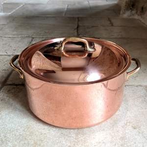 Marmite de cuisson vintage en cuivre robuste avec couvercle et poignées en laiton, fait main, pour la cuisine, le service en restaurant, hôtel et maison - Product Image 1