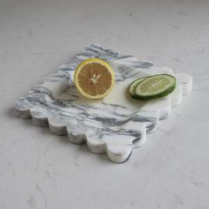 Plateau carré en marbre gris à bords festonnés, pierre naturelle, décoration moderne de luxe pour la maison, plateau de service pour salle à manger, cuisine, salon - Product Image 2