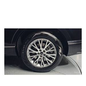 Genesis GV80 2.5T 2024, Gasolina, 2WD, con Caja de Cambios Automática, Asientos de Cuero, Cámara Trasera - 19,339 km - Product Image 5