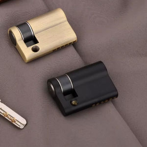 Herrajes Decorativos de Latón para Muebles, Diseño de Media Luna con Orificio para Llave, Tamaños de 60 mm y 40 mm, Opciones de Venta al Por Mayor para Fabricantes de Gabinetes - Product Image 4