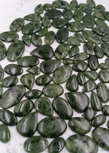 Cabochon de jade vert naturel en vrac pour la vente en gros |   Cabochons polis de formes variées (coussin, marquise, ovale, poire) pour la fabrication de bijoux en gros - Product Image 3
