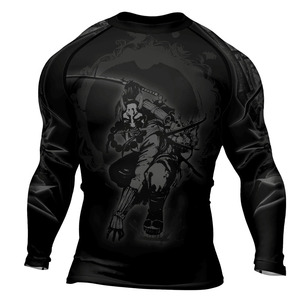 Maillot de compression unisexe noir à manches courtes personnalisable avec impression par sublimation, séchage rapide, pour MMA, BJJ, grappling - Product Image 2