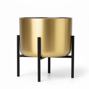 Pot de fleurs décoratif moderne en métal doré fait main avec support noir pour plantes d'intérieur, salon, bureau, chambre - Product Image 1