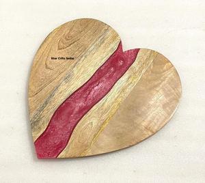 Planches à fromage en forme de cœur écologiques, décoratives en bois et résine, planches à découper pour la cuisine, articles de cuisine personnalisés - Product Image 2