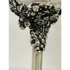 Ensemble de 2 verres à vin élégants à pied argenté avec base décorée de raisins pour les occasions de mariage - Product Image 4