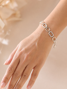 Bracelet en acier inoxydable plaqué argent avec perles d'eau douce, maillons géométriques et cristaux sertis clos, pour femme, classique, idéal pour les soirées - Product Image 1