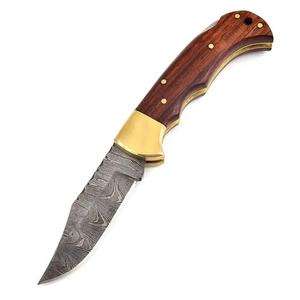 Cuchillo de caza de acero de Damasco con punta caída, mango de madera y empeines de latón, grosor de 0.6mm - Product Image 1