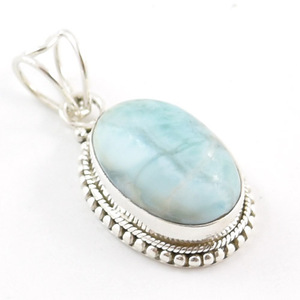 Colgante unisex de diseño clásico para uso diario, hecho a mano en Jaipur, de plata de ley 925 con larimar azul marino, para yoga, meditación y espiritualidad. - Product Image 4