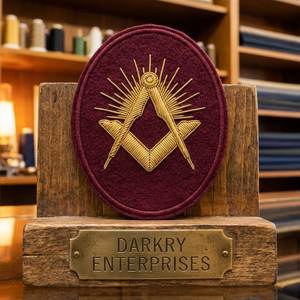 Parche de Bordado a Mano con Hilo de Oro Personalizado, con el Escuadra y Compás Masónicos, para Uniformes de Logia y Ropa Ceremonial - Product Image 4