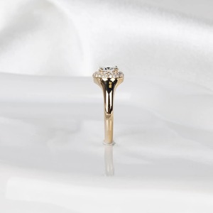 แหวนเพชรทรงรี 1.5 กะรัต ดีไซน์หรูหรา ประดับเพชรแบบ Double Halo Bezel Set ทรงโดม ทองคำขาว 14K สำหรับหมั้นและเป็นแหวนแทนใจ - Product Image 2