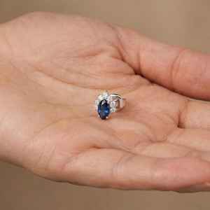 Boucles d'oreilles en saphir bleu, bijoux délicats en pierre de naissance, élégantes boucles d'oreilles en pierres précieuses, cadeau pour femme - Product Image 2