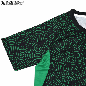 Camiseta Deportiva Sublimada Premium Verde y Negra con Patrón Geométrico Espiral Abstracto, Tejido de Alto Rendimiento que Absorbe la Humedad, Jersey de Rugby - Product Image 6