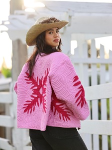 Veste matelassée hawaïenne rose unie pour femme avec patchwork, épaules tombantes, manches longues, coupe ample, style décontracté pour l'hiver - Product Image 2