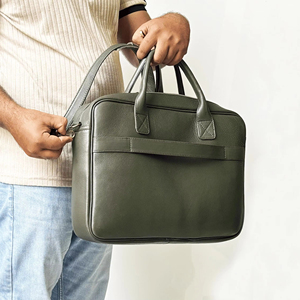 Sac à bandoulière moderne en cuir pour ordinateur portable avec design personnalisable en cuir véritable durable, grande capacité, imperméable, style multi-poches - Product Image 6