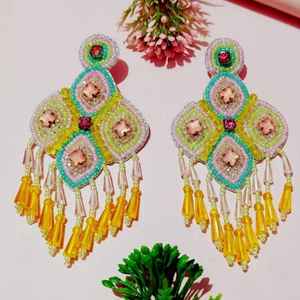 Boucles d'oreilles élégantes ethniques colorées brodées de perles de verre pour les fêtes, l'Aïd, le Diwali, les mariages, accessoires d'oreille tendance pour femmes. - Product Image 5
