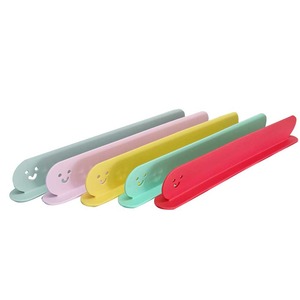 [ECOFRENDLY] Protector de Fregadero de Silicona, Panel Antisalpicaduras para Encimeras de Cocina, SmileGuard - Product Image 1