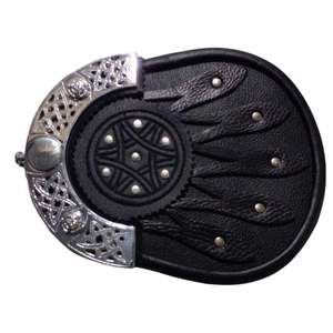 Esto es un sporran semivestimentario de cuero negro con un cantle con diseño de nudo celta y una bolsa para sporran. - Product Image 5