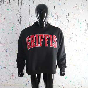 Sudadera GRIFFIS BLACK con cuello alto, 100% rojo, con apliques bordados, cuello ancho, CLUSH SPORTS - Product Image 1