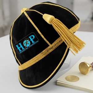 Casquette d'honneur personnalisée en velours noir avec pompon doré, casquettes d'honneur pour clubs sportifs, casquettes d'honneur traditionnelles de rugby - Product Image 1