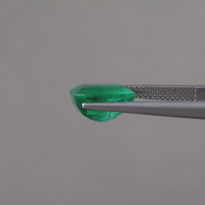 Émeraude Verte Naturelle Certifiée IGI 100% Naturelle, Taille Octogonale 5,03 Carats (10,5x9,5mm), 6,5mm, Taillée à la Main, Polie, Encerée/Huilée, Légère - Product Image 2