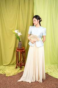 ชุดเดรสผู้หญิง KAMIKI เสื้อผ้าเวียดนามลายโบรเคดสำหรับพิธีการ พร้อมลวดลายภูมิทัศน์ - ดีไซน์เอวทรงเปปลัมสีงาช้าง สไตล์หรูหรา KPP20 - Product Image 5