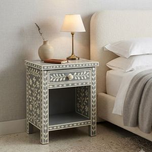 Mesita de Noche Moderna con Incrustaciones de Hueso de Roble, con Cajón y Estante Abierto para Dormitorio y Sala de Estar - Product Image 2