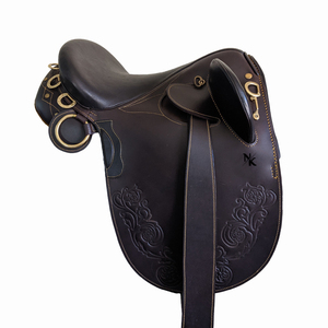 Silla de Doma Australiana al por Mayor, de Cuero Resistente, Cómoda para Montar a Caballo, con Estructura de Madera y Herrajes Niquelados - Product Image 1