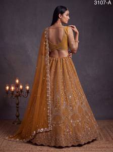 Lehenga Choli de mariage haut de gamme pour femme avec broderie perlée intégrale, broderie de sequins, motifs en fils et travail de motifs, Dupattas de créateur - Product Image 6