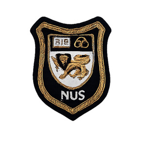 Badges personnalisés de luxe brodés en forme de bouclier, décorés de perles, avec artisanat haut de gamme - Product Image 2
