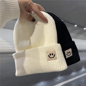 Gorro de Punto Unisex con Parche Bordado de Cara Sonriente, Gorro Acrílico Cálido de Invierno para Adultos - Product Image 3