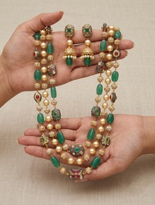 Ensemble de collier luxueux à 3 rangs en perles de jade vert avec boucles d'oreilles Jhumka plaquées or, bijoux de mariage indiens traditionnels pour mariée - Product Image 2
