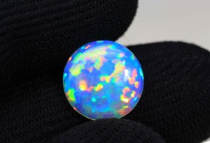 พลอยโอปอลเอธิโอเปียสีน้ำผึ้งทรงกลมสวยงาม ประกายสีรุ้ง ของขวัญสำหรับเธอ - Product Image 1