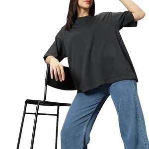 เสื้อยืดคอตตอนโอเวอร์ไซส์ผู้หญิงสั่งทำขายส่ง ระบายอากาศได้ดี ทรงบ็อกซี่ ไหล่ตก แบรนด์ส่วนตัว สไตล์สตรีทแวร์ - Product Image 3