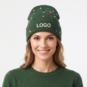 Chapeau d'hiver en tricot doux personnalisé brodé, bonnet vert chaud avec décoration en perles et strass pour femmes - Product Image 5