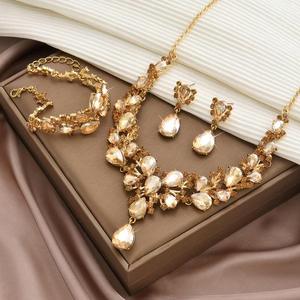 Juego de Joyería Unisex de Lujo Chapado en Oro, Collar, Aretes y Brazalete con Diamantes de Corte Brillante, Regalo de Compromiso, Aniversario, Estilo Boda - Product Image 1