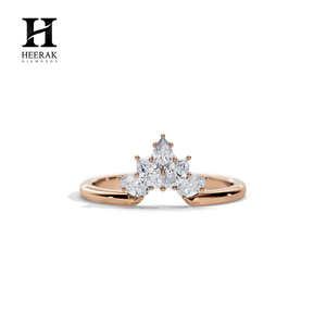 Bague en or 14 carats avec grappe de diamants marquise - Bague empilable élégante style couronne pour femme - Product Image 5