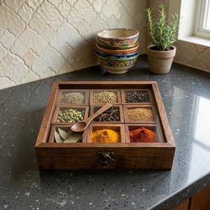 Organizador de especias redondo de madera de alta demanda con tapa de vidrio transparente para guardar hierbas, masala y frutos secos en venta. - Product Image 6