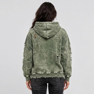 Sweat-shirts pour femmes d'inspiration vintage avec des accents vieillis, tissu confortable et construction de qualité pour un look tendance au quotidien. - Product Image 3