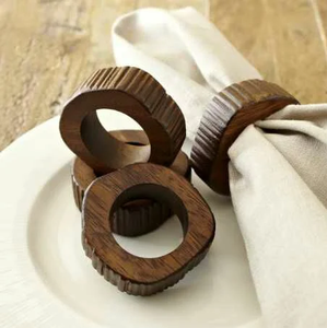 Anneaux de serviette en bois écologiques de luxe moderne, logo personnalisé, haute qualité, taille sur mesure, tranches de bois naturelles pour mariages et fêtes - Product Image 3