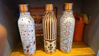 Botellas de cobre, ya que el ácido reacciona con el cobre. El consumo excesivo de cobre puede ser dañino, por lo que úselo con moderación si lo desea.
