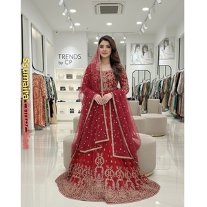 Collection SSUMAIRA Spécial Aïd : Robe longue Anarkali de luxe brodée bordeaux, style pakistanais, pour fêtes et mariages, avec Zari lourd - Product Image 3