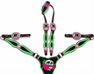 Licol de selle western de luxe fait main en cuir, orné de perles vertes et roses en forme de crâne, avec pierres, tailles et emballage personnalisés, pour l'équitation de trail - Product Image 1