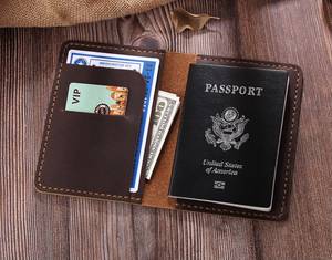 Funda de Pasaporte de Cuero Genuino con Nombre Personalizado Grabado con Láser, con Cierre de Cremallera, 5 Pulgadas, Marca Artha - Product Image 2