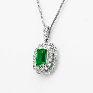 Collar de Oro Blanco de 14K Premium con Esmeralda de 2ct y Diamante Cultivado en Laboratorio, Engastado en Puntas, Certificado IGI, Ideal para Regalo de Aniversario o Festividades - Product Image 2
