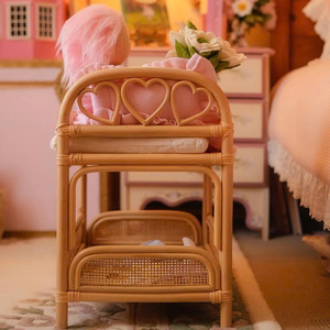 Adorable table à langer en rotin tressé pour poupées, mobilier de nurserie pour poupées, station de soin pour poupées pour jeu d'imitation, mobilier de jeu de rôle pour enfants OEM ODM - Product Image 4